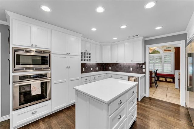 2911 N Charleston Xing, Fayetteville, AR 72703