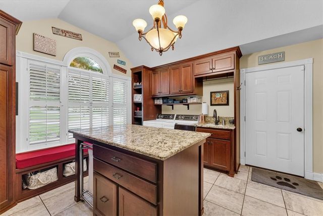 2911 N Charleston Xing, Fayetteville, AR 72703