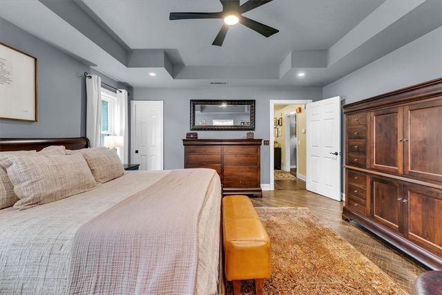 2911 N Charleston Xing, Fayetteville, AR 72703