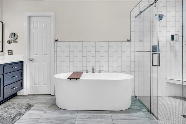 2911 N Charleston Xing, Fayetteville, AR 72703