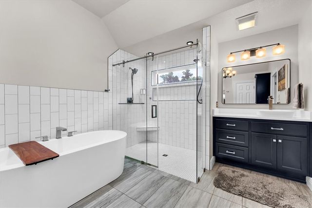 2911 N Charleston Xing, Fayetteville, AR 72703