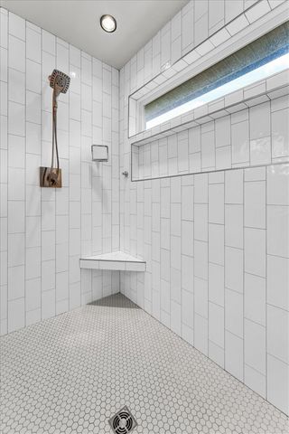 2911 N Charleston Xing, Fayetteville, AR 72703