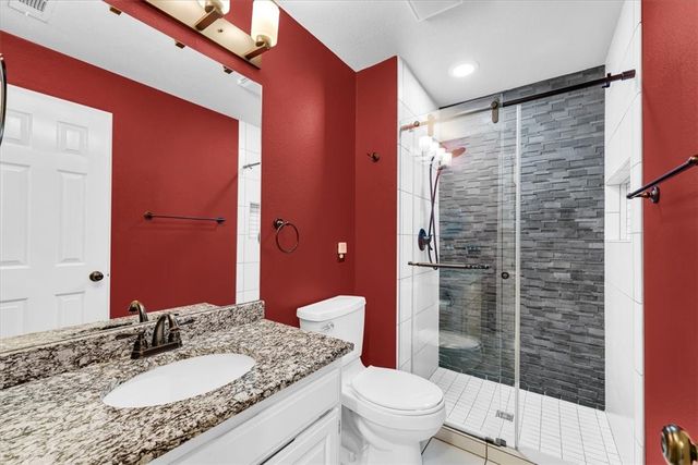 2911 N Charleston Xing, Fayetteville, AR 72703