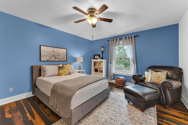 2911 N Charleston Xing, Fayetteville, AR 72703