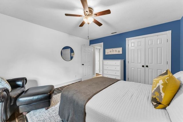 2911 N Charleston Xing, Fayetteville, AR 72703