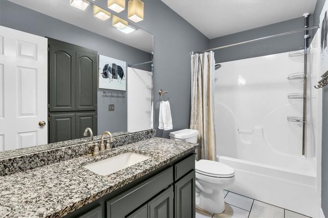 2911 N Charleston Xing, Fayetteville, AR 72703