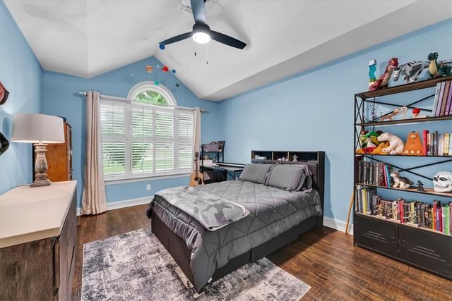 2911 N Charleston Xing, Fayetteville, AR 72703