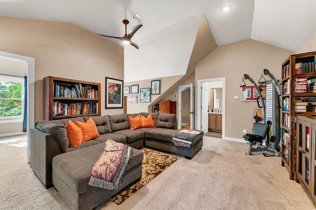 2911 N Charleston Xing, Fayetteville, AR 72703