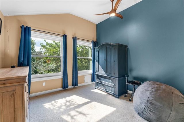 2911 N Charleston Xing, Fayetteville, AR 72703