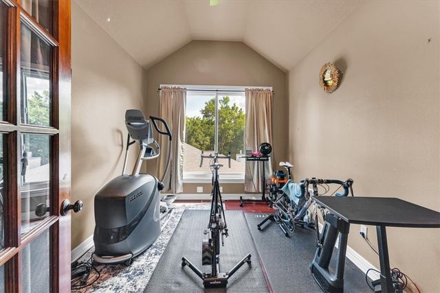 2911 N Charleston Xing, Fayetteville, AR 72703