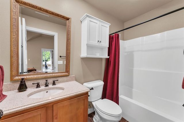 2911 N Charleston Xing, Fayetteville, AR 72703