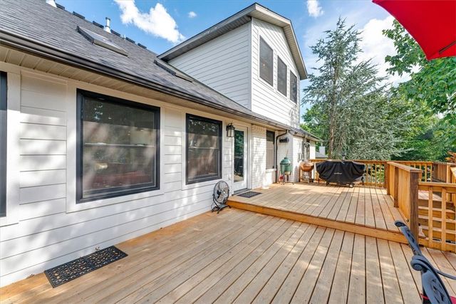 2911 N Charleston Xing, Fayetteville, AR 72703