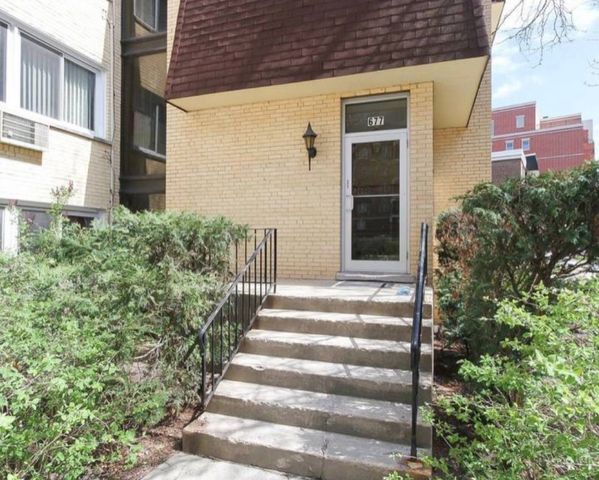 677 S River Road 2H, Des Plaines, IL 60016