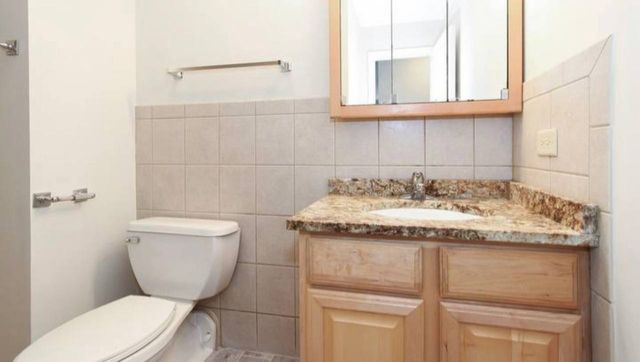 677 S River Road 2H, Des Plaines, IL 60016