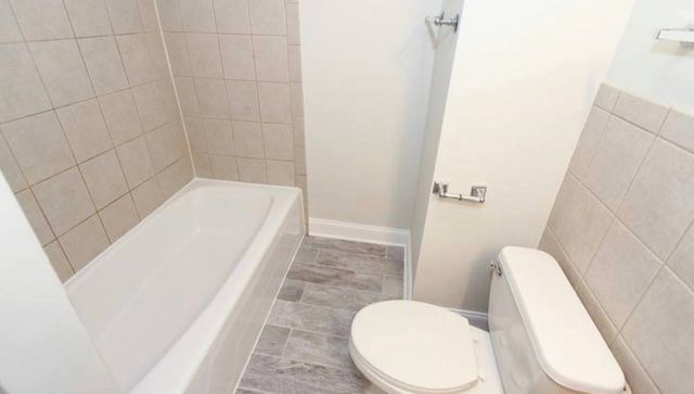 677 S River Road 2H, Des Plaines, IL 60016