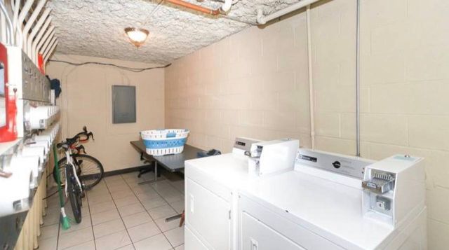 677 S River Road 2H, Des Plaines, IL 60016