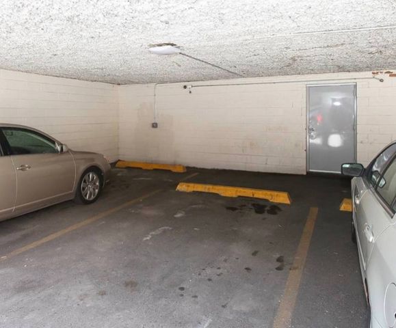 677 S River Road 2H, Des Plaines, IL 60016