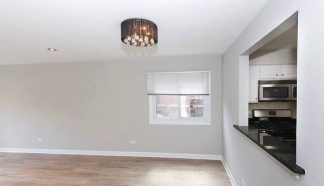 677 S River Road 2H, Des Plaines, IL 60016