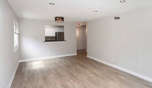 677 S River Road 2H, Des Plaines, IL 60016