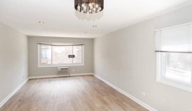 677 S River Road 2H, Des Plaines, IL 60016