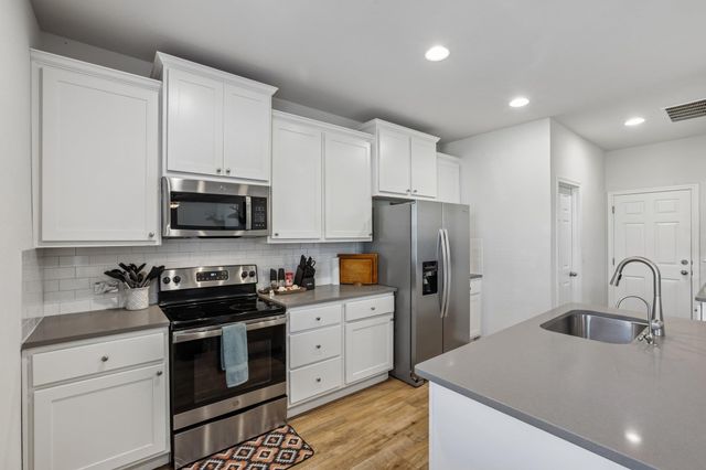 140 Limonite LN, Liberty Hill, TX 78642