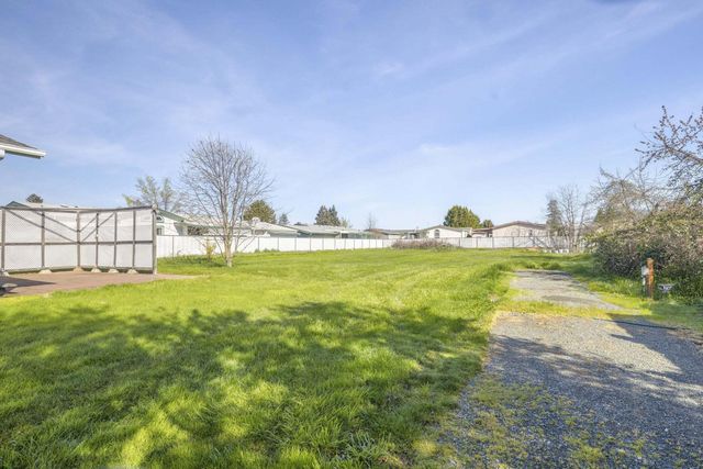 2368 Redwood Avenue, Grants Pass, OR 97527