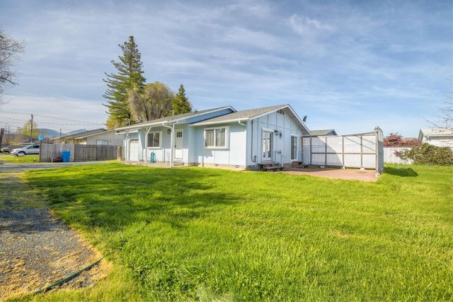 2368 Redwood Avenue, Grants Pass, OR 97527