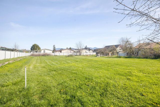 2368 Redwood Avenue, Grants Pass, OR 97527