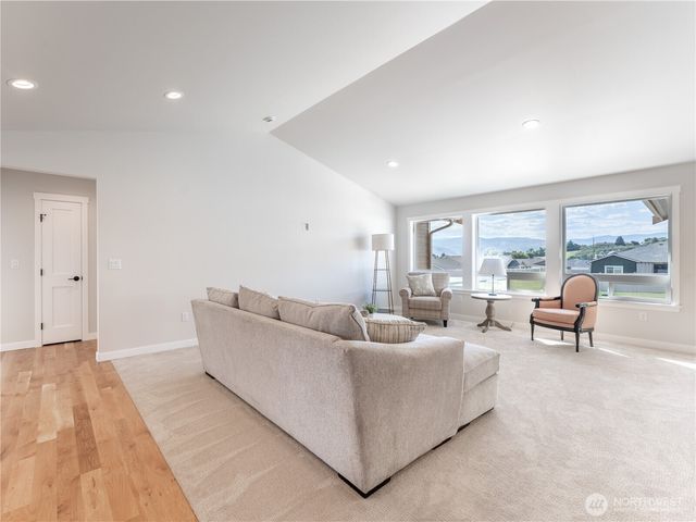 892 N Nile Avenue, East Wenatchee, WA 98802