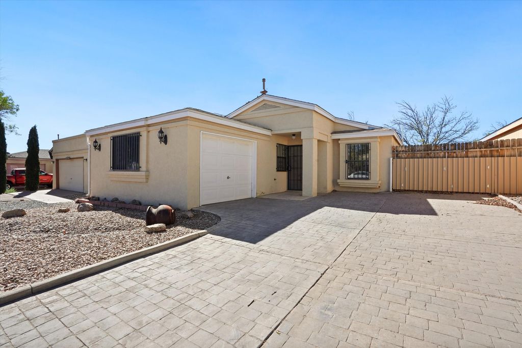 1645 Hollyberry Drive NE, Rio Rancho, NM 87144