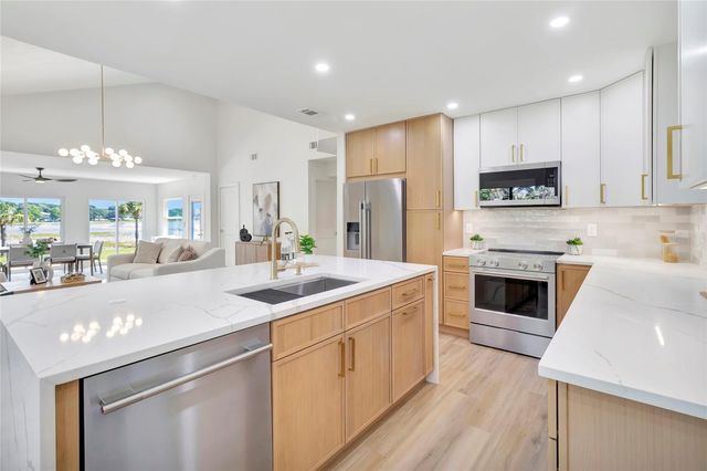 10547 LAKESHORE DRIVE, Clermont, FL 34711
