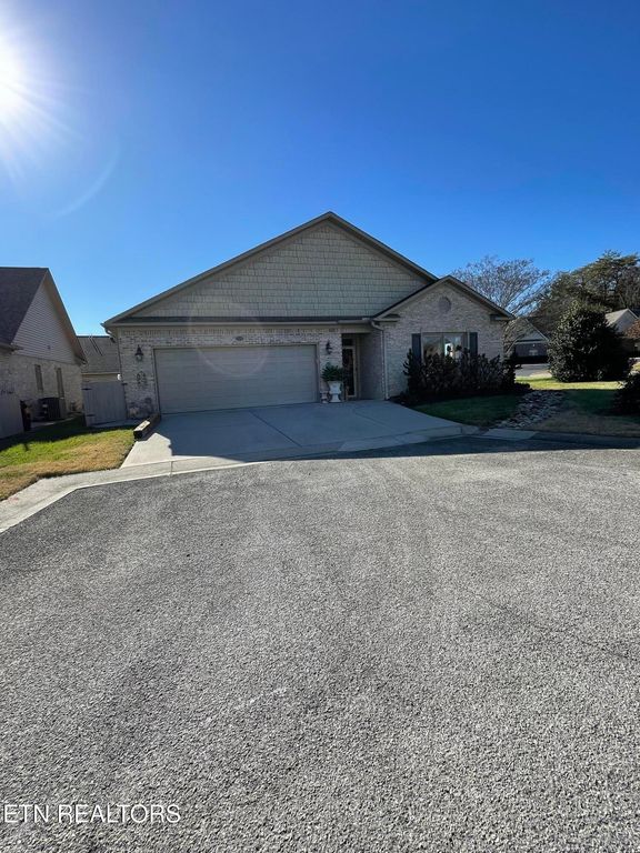 100 Dancer Lane, Oak Ridge, TN 37830
