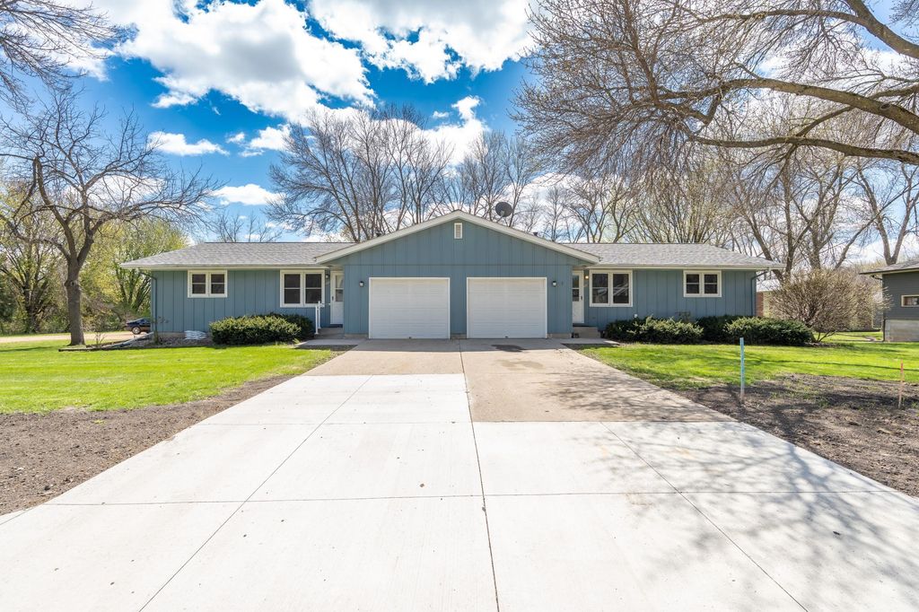 502 Vine Avenue W, Montgomery, MN 56069 — photo 2