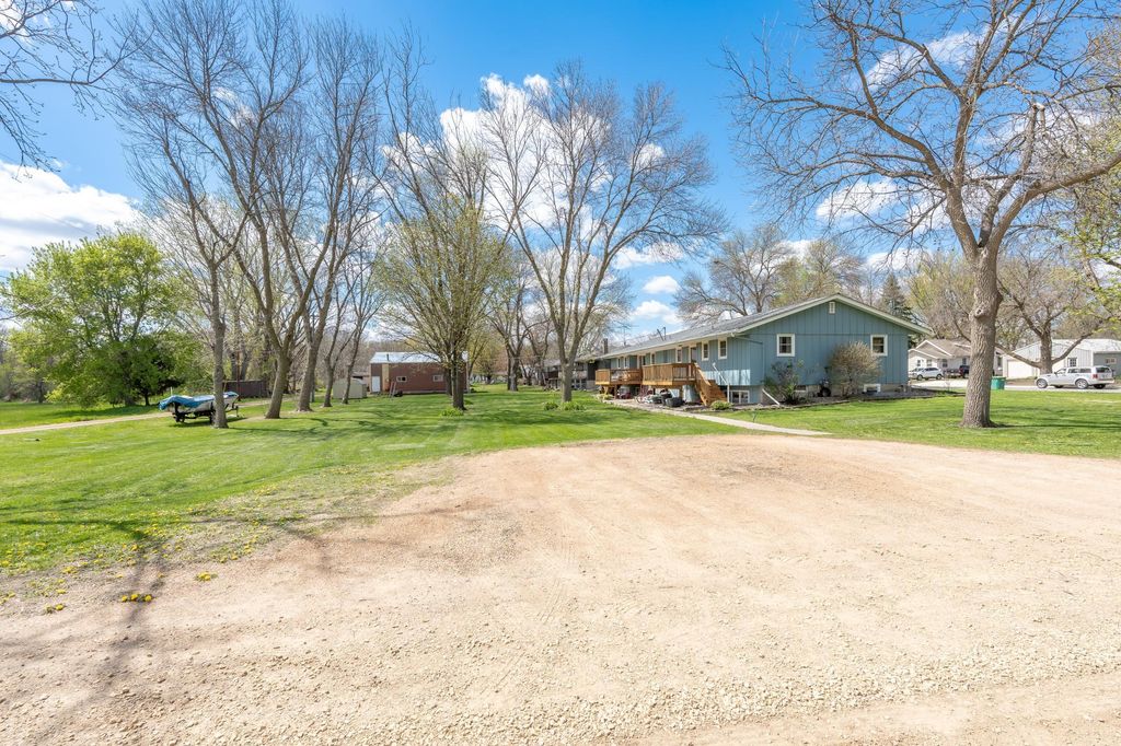 502 Vine Avenue W, Montgomery, MN 56069 — photo 3