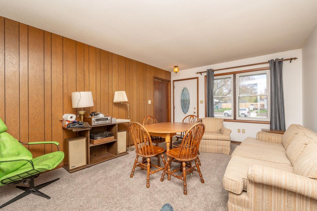 502 Vine Avenue W, Montgomery, MN 56069 — photo 4
