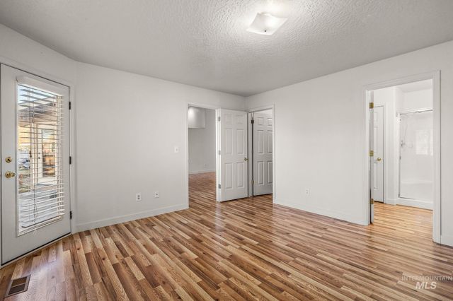 81 N Mirage St, Nampa, ID 83651