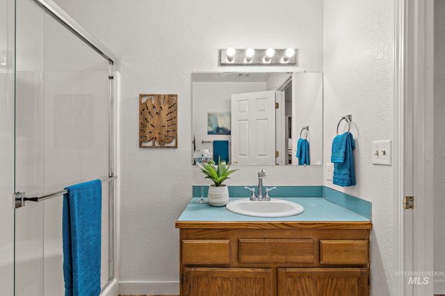 81 N Mirage St, Nampa, ID 83651