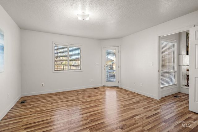 81 N Mirage St, Nampa, ID 83651