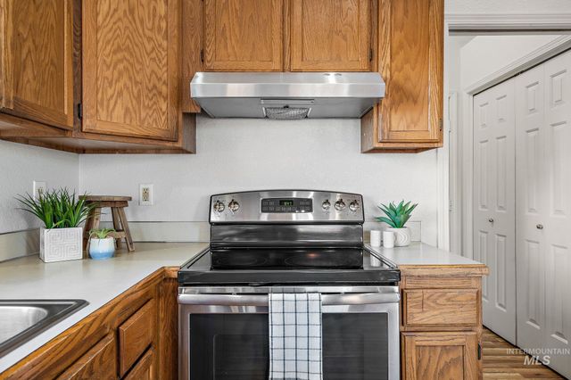 81 N Mirage St, Nampa, ID 83651
