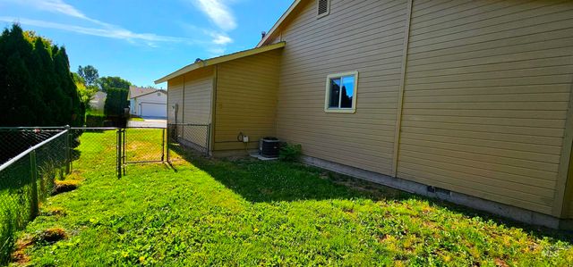 81 N Mirage St, Nampa, ID 83651