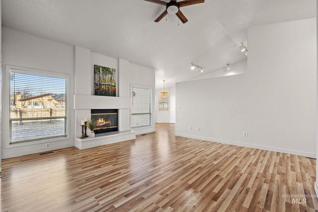 81 N Mirage St, Nampa, ID 83651