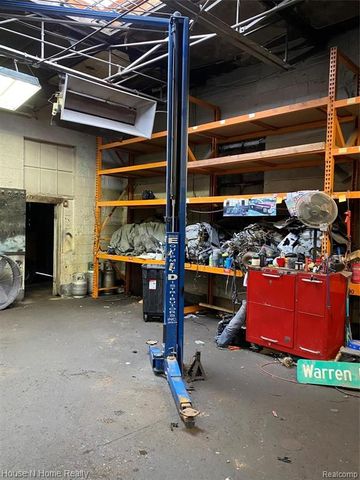 15100, 10, 14, E Warren Avenue, Detroit, MI 48224