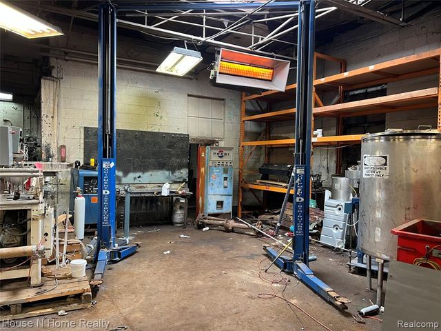 15100, 10, 14, E Warren Avenue, Detroit, MI 48224