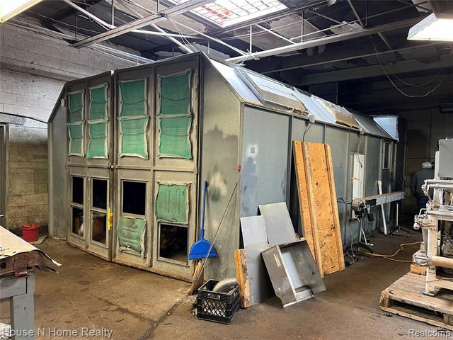 15100, 10, 14, E Warren Avenue, Detroit, MI 48224