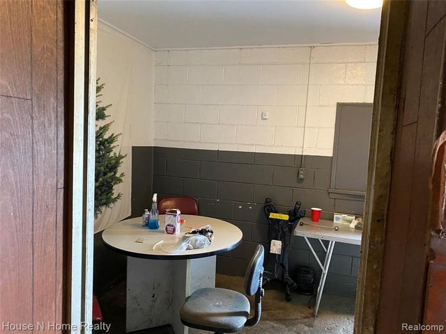 15100, 10, 14, E Warren Avenue, Detroit, MI 48224