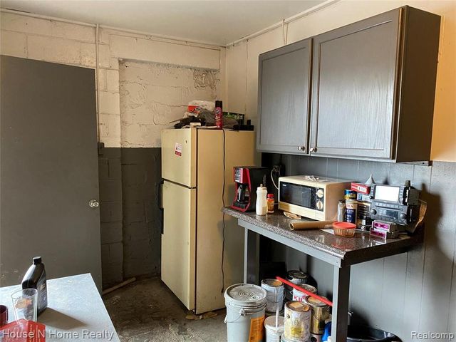 15100, 10, 14, E Warren Avenue, Detroit, MI 48224