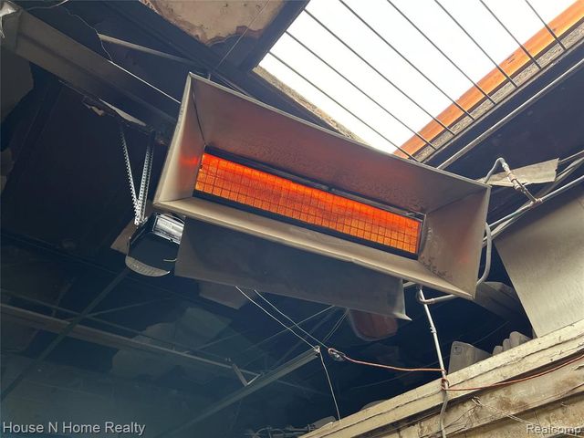 15100, 10, 14, E Warren Avenue, Detroit, MI 48224