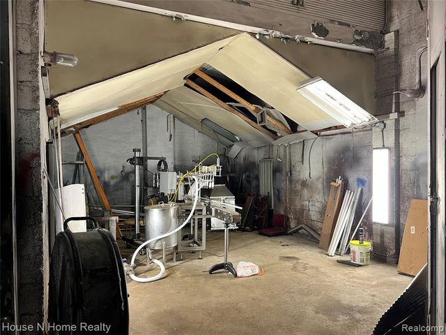 15100, 10, 14, E Warren Avenue, Detroit, MI 48224