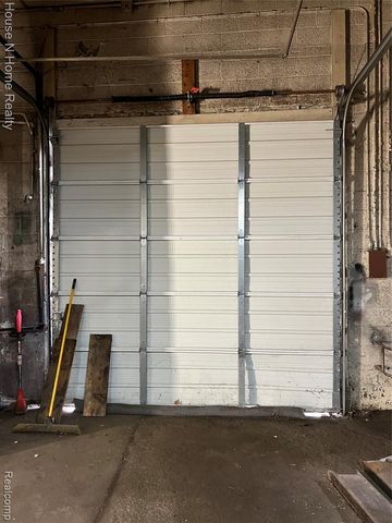 15100, 10, 14, E Warren Avenue, Detroit, MI 48224