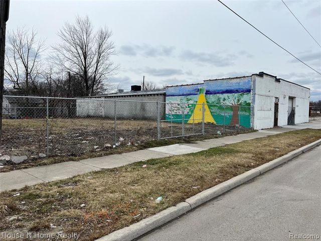 15100, 10, 14, E Warren Avenue, Detroit, MI 48224